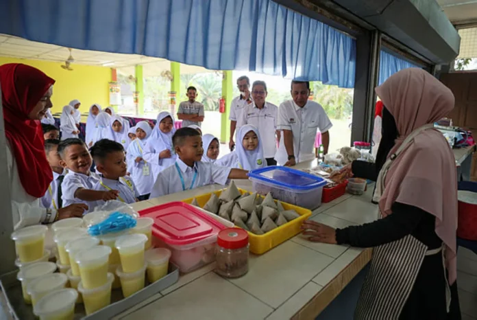 Malaysia_vs_S__Korea_school_canteen_food_debate_goes_viral Malaysia vs S. Korea school canteen food debate goes viral