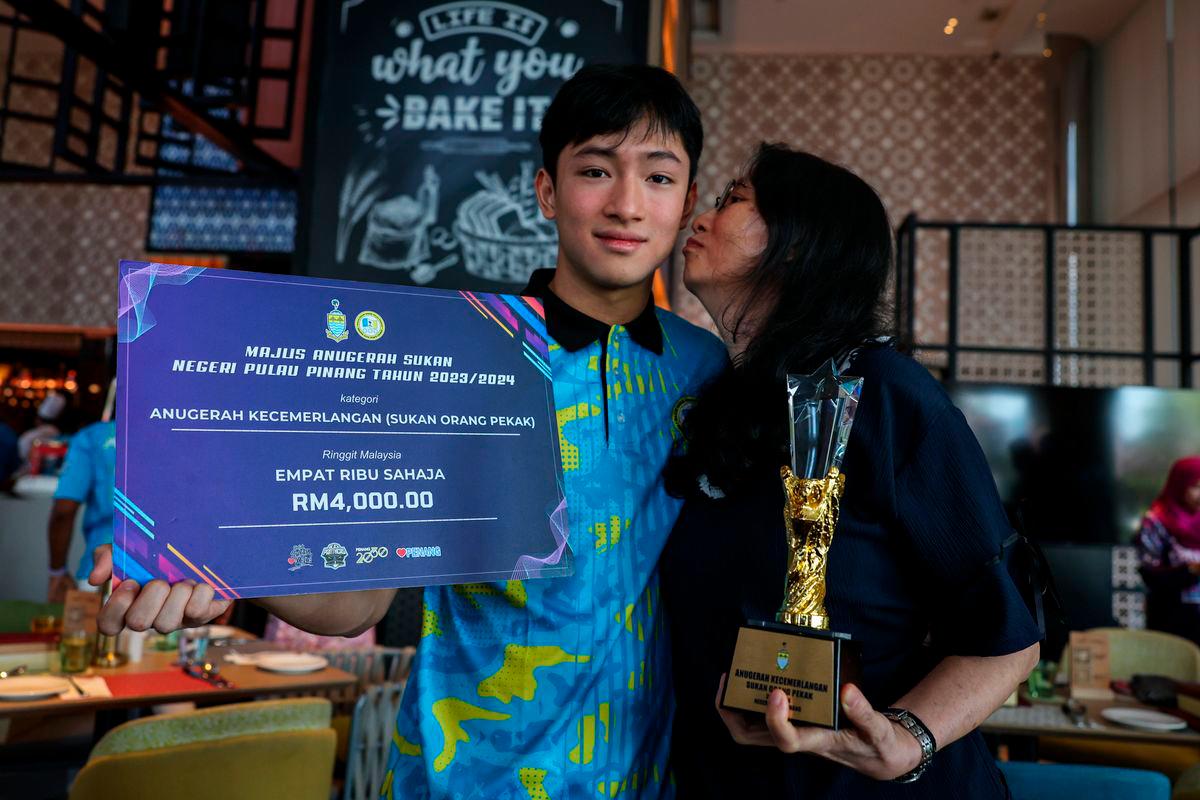 Malaysian chess players win gold at SEA Deaf Games with family support Malaysian chess players win gold at SEA Deaf Games with family support