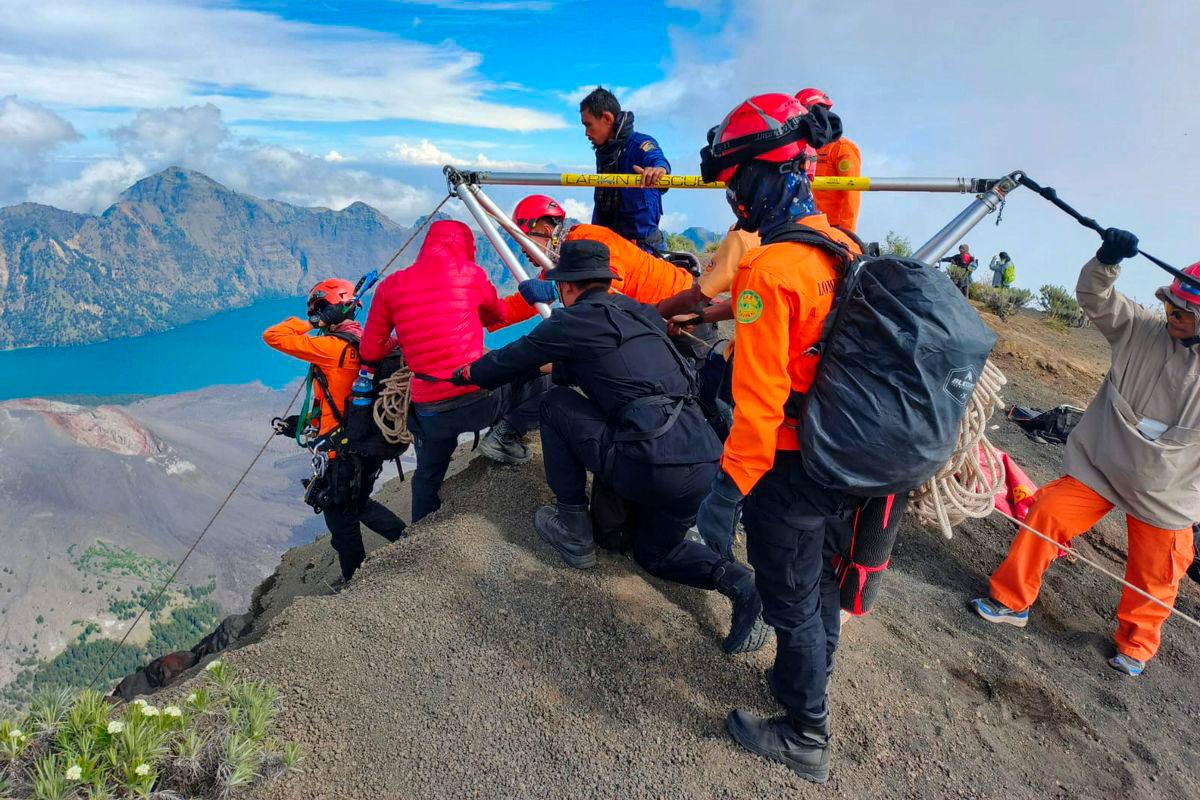 Malaysian hiker rescued after injury on Indonesia’s Mount Rinjani Malaysian hiker rescued after injury on Indonesia’s Mount Rinjani