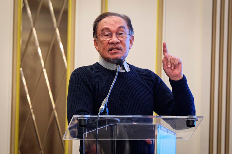 Malaysians abroad must have equal voting rights as those at home - Anwar