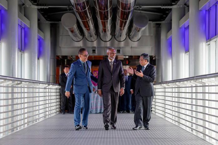 Maldives President visits Petronas Twin Towers