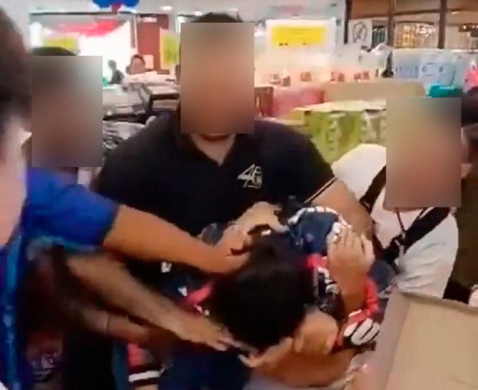 Mall thief attempts to abduct baby during escape Mall thief attempts to abduct baby during escape