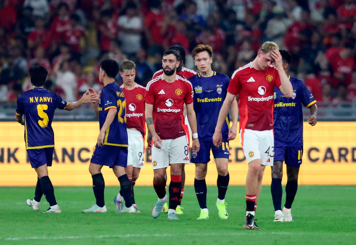 Man Utd booed off after friendly loss in Malaysia Man Utd booed off after friendly loss in Malaysia