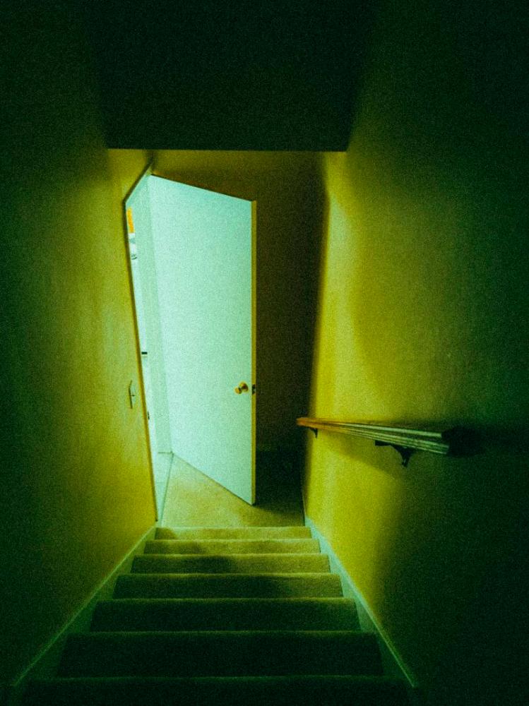 Man in China finds previous house owner living in secret basement 