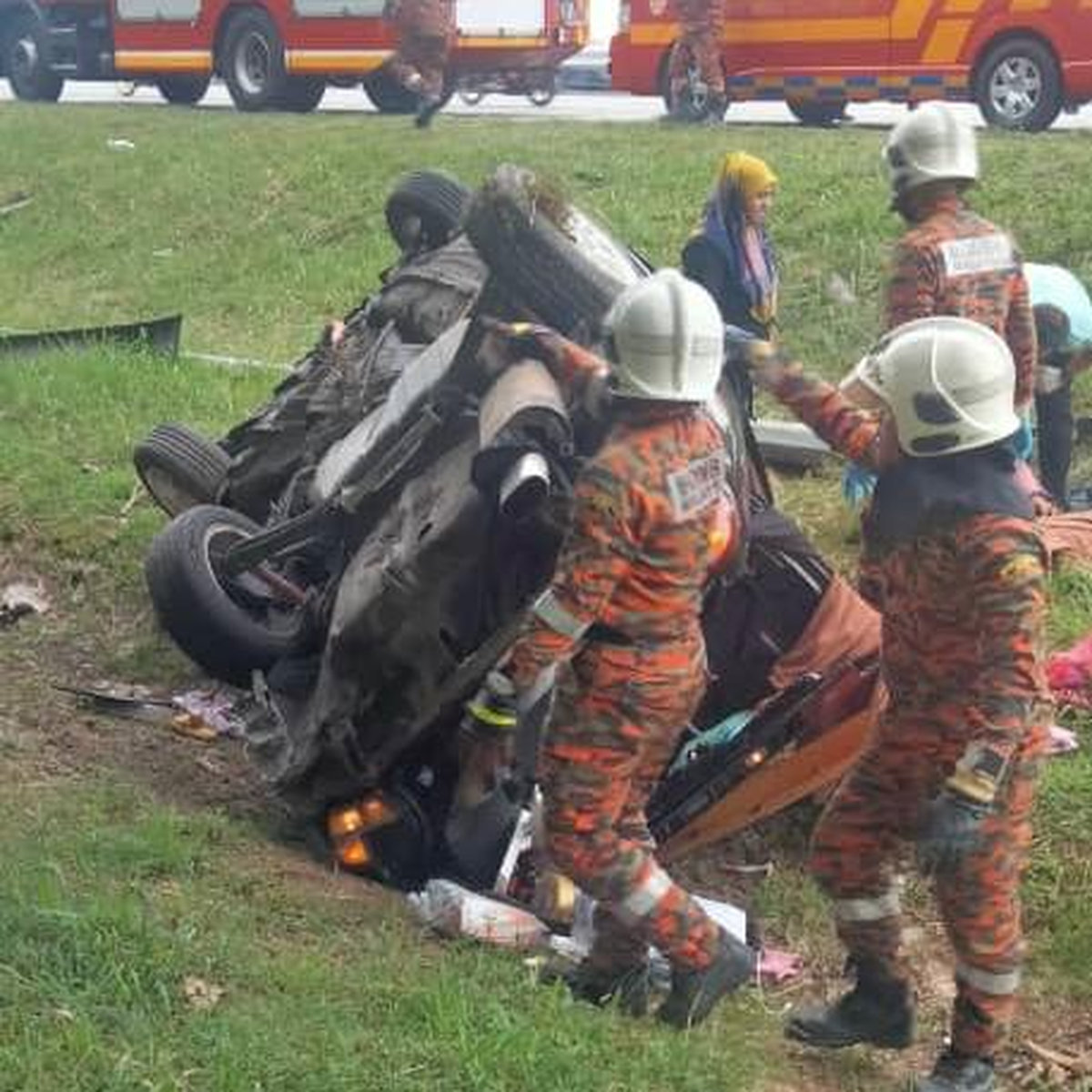 Man killed, wife and kids injured in North-South Expressway crash Man killed, wife and kids injured in North-South Expressway crash