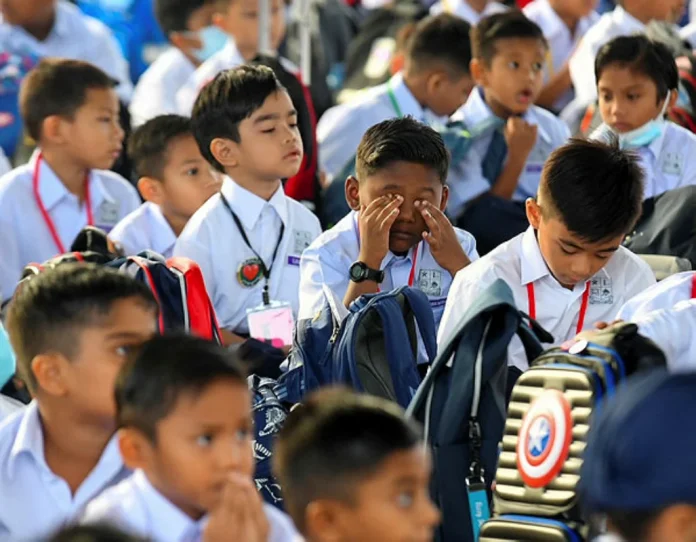 Man_defends_six-year-olds_in_Year_One_amid_criticism Man defends six-year-olds in Year One amid criticism