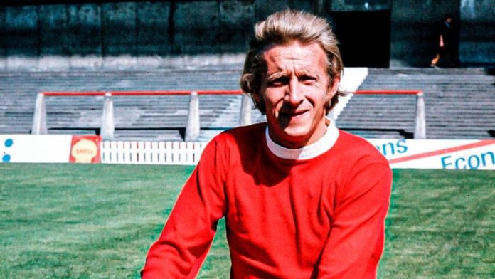 Manchester United and Scotland great Law dies at 84