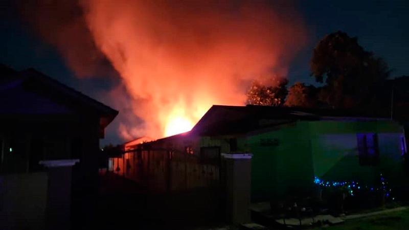 Manjoi fire leaves five houses, four motorcycles damaged Manjoi fire leaves five houses, four motorcycles damaged
