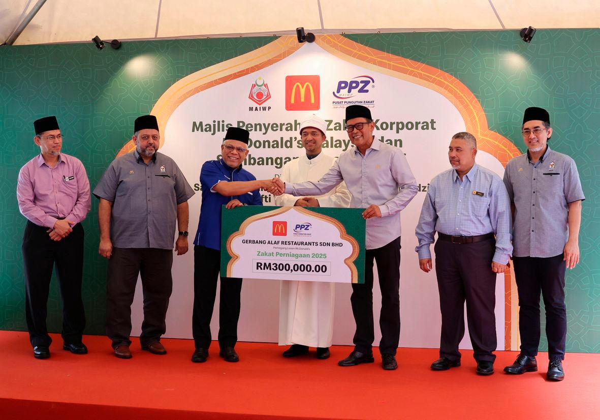 McDonald’s Malaysia pays RM2 million zakat to be distributed nationwide McDonald’s Malaysia pays RM2 million zakat to be distributed nationwide
