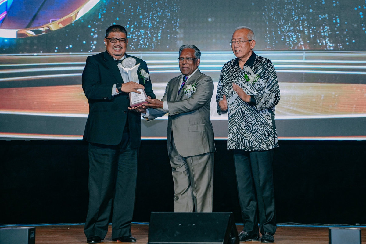 Melaka CM Ab Rauf honoured with Asia HRD Lifetime Achievement Award Melaka CM Ab Rauf honoured with Asia HRD Lifetime Achievement Award