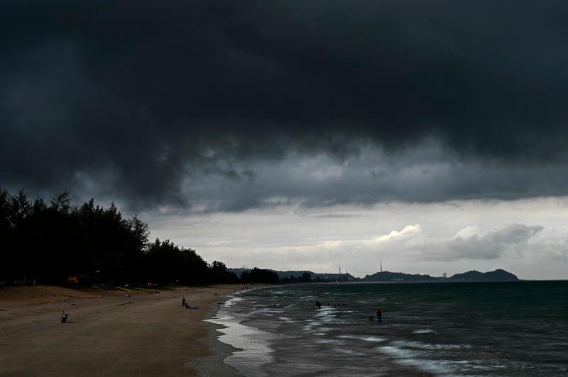 MetMalaysia issues thunderstorms, heavy rain warning for most states until 5pm
