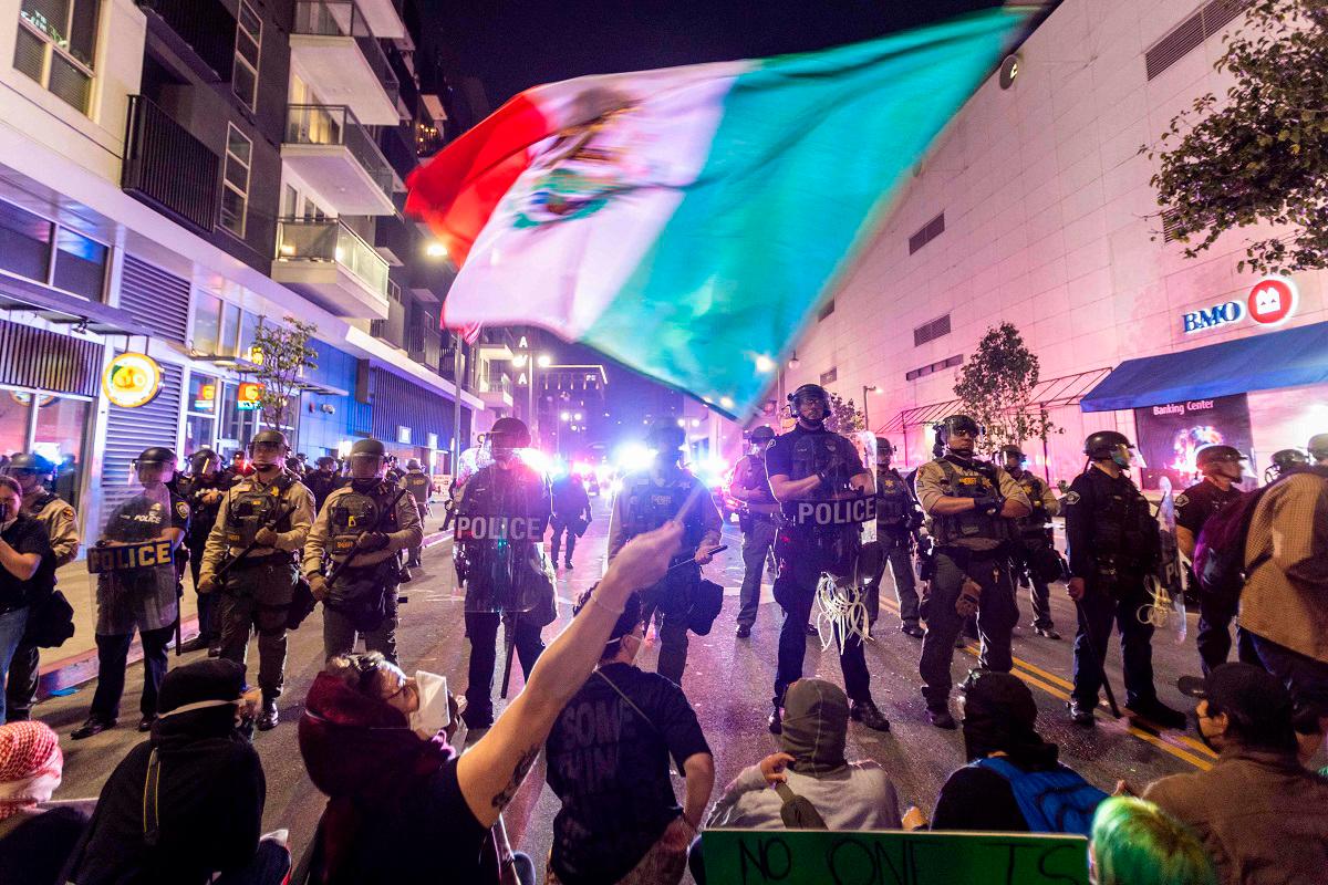 Mexico's flag becomes lightning rod in Los Angeles protests Mexico's flag becomes lightning rod in Los Angeles protests
