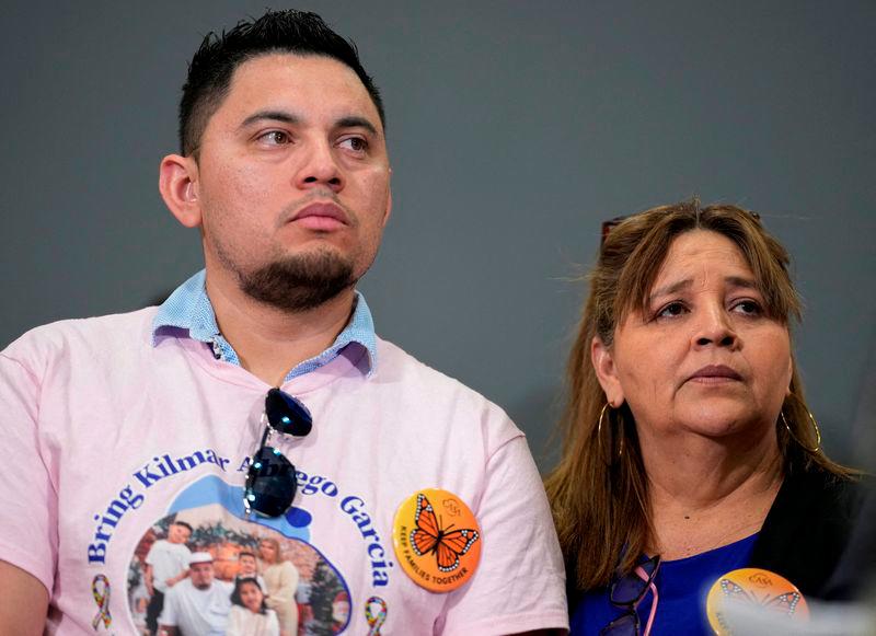 Migrant's expulsion puts Washington Salvadorans on edge