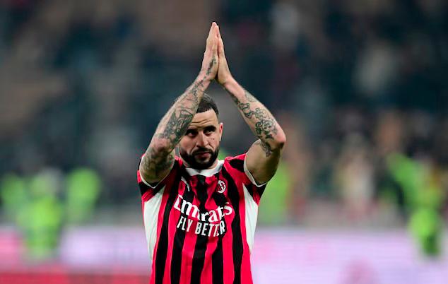 Milan defender Walker has surgery after fracturing elbow Milan defender Walker has surgery after fracturing elbow