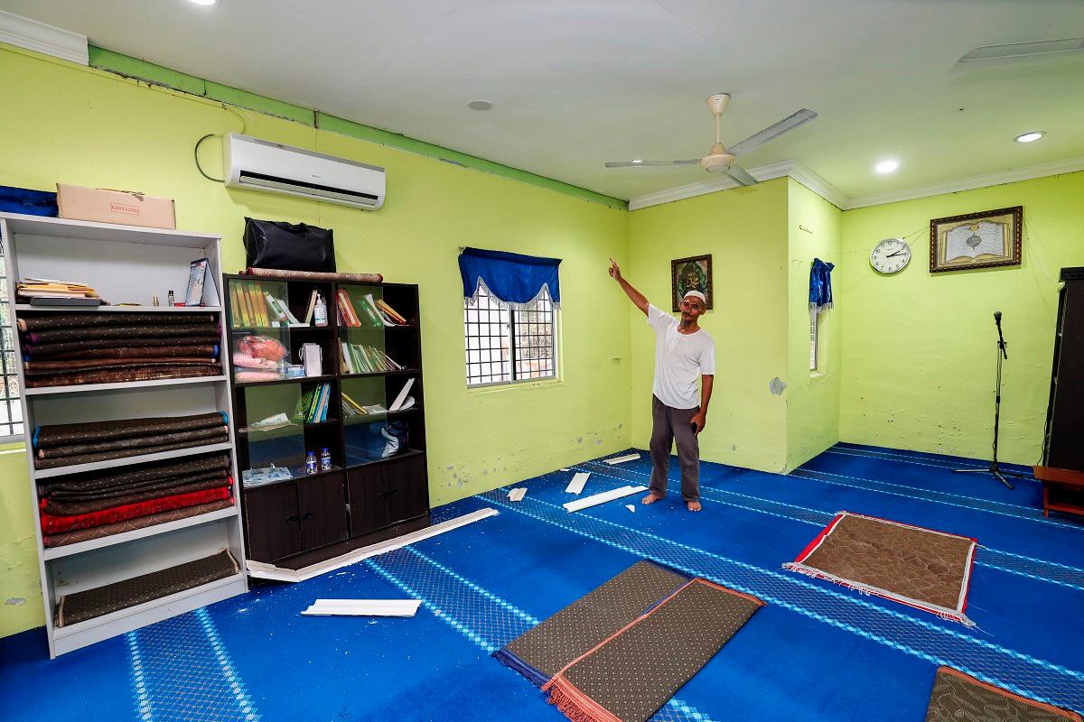 Minor earthquake rattles Segamat surau during dawn prayers Minor earthquake rattles Segamat surau during dawn prayers