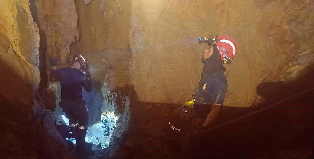 Missing hunter turns up dead in narrow Baram cave, firefighters unable to retrieve remains Missing hunter turns up dead in narrow Baram cave, firefighters unable to retrieve remains
