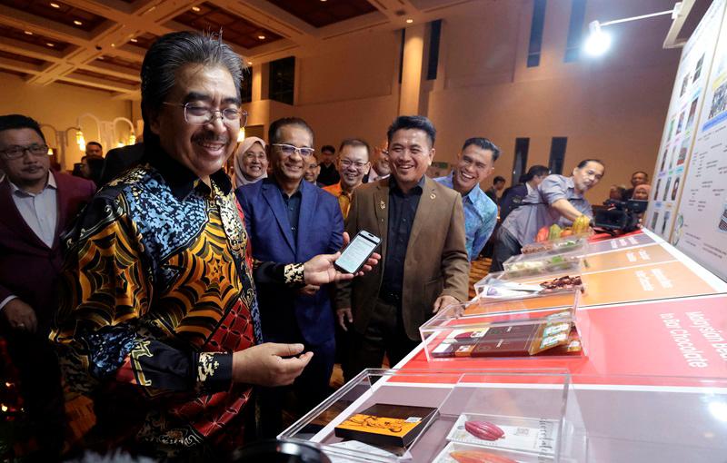 More involvement from industry players, smallholders needed to boost national cocoa production -- Johari More involvement from industry players, smallholders needed to boost national cocoa production -- Johari