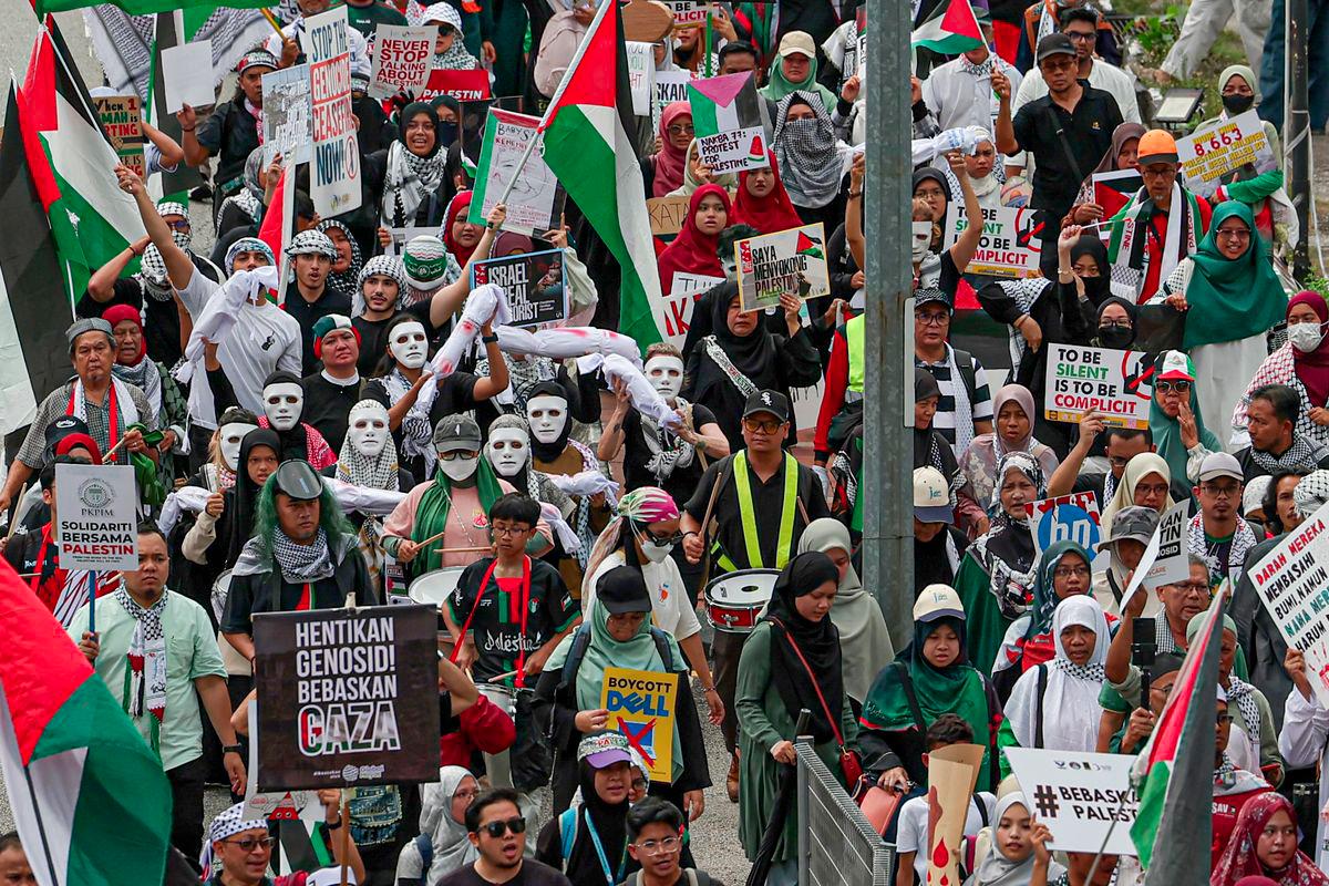 More than 1,000 gather for peaceful rally to commemorate 77th Nakba Day