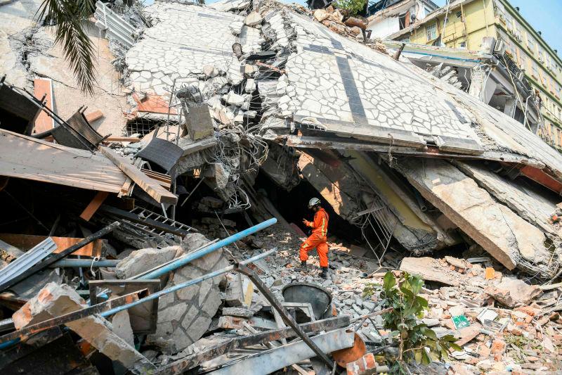 More than 90 feared trapped in quake-hit Myanmar apartment block