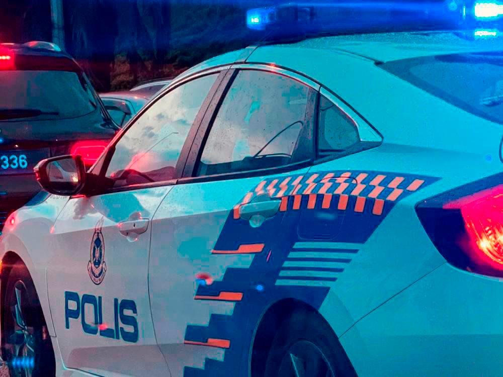 Motorcycle passenger from Nissan Navara hit-and-run still in ICU Motorcycle passenger from Nissan Navara hit-and-run still in ICU
