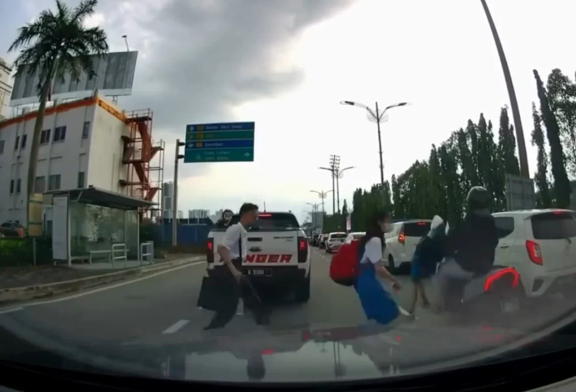 Motorcyclist_knocks_down_student_crossing_road_in_Kajang