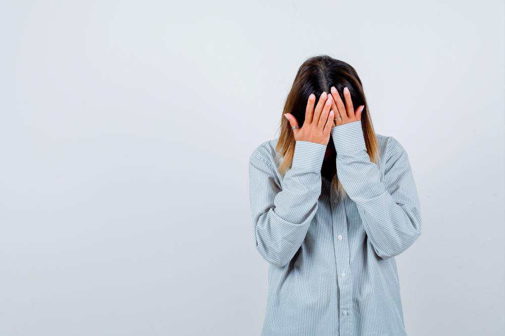 M'sian mum demands salary for daughter who quit abruptly after 4 days, netizens react