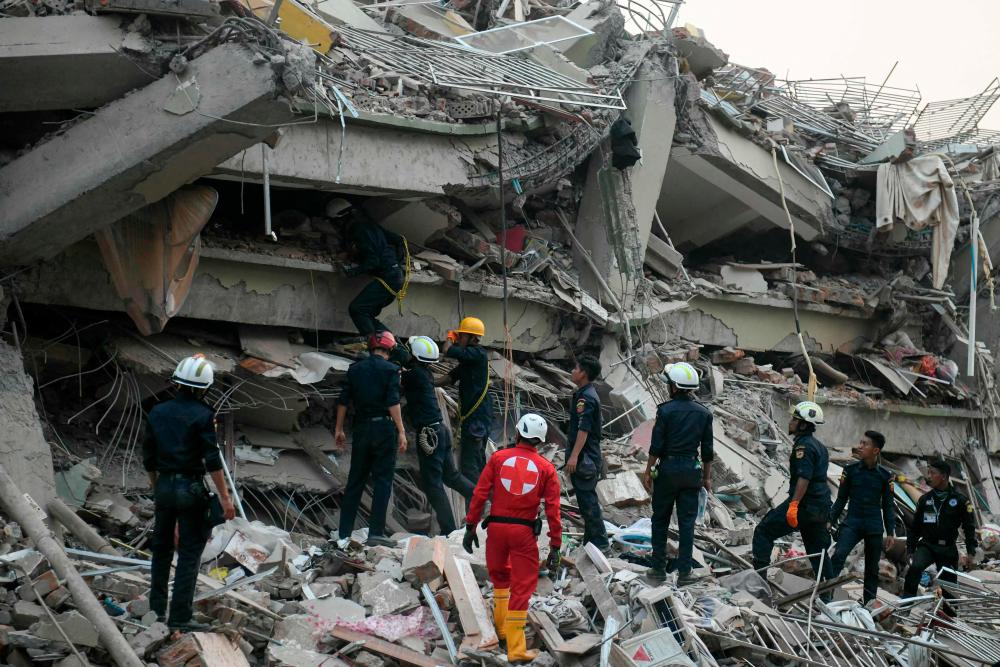 Myanmar quake toll passes 1,600 as rescuers dig for survivors Myanmar quake toll passes 1,600 as rescuers dig for survivors
