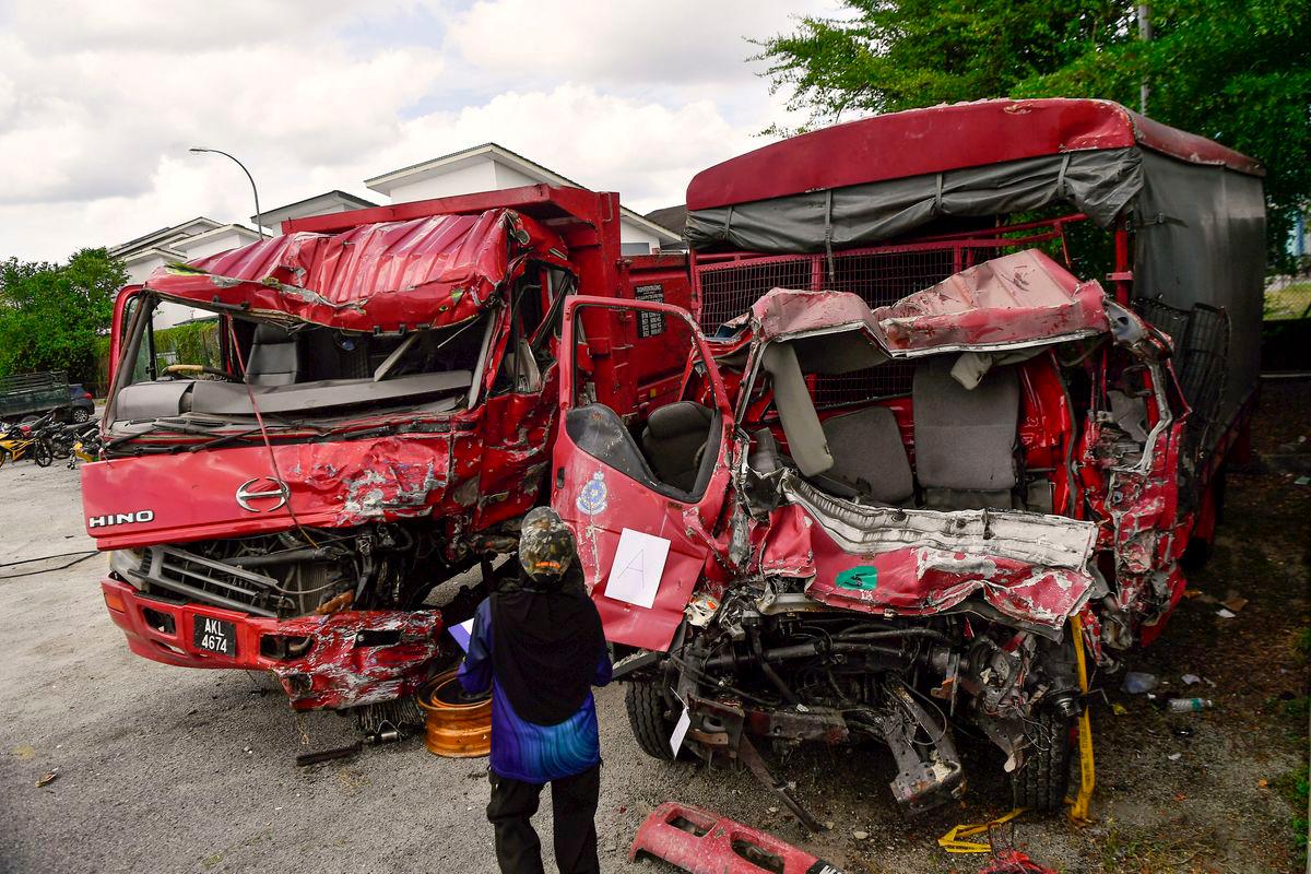Nahas FRU: Lori bawa batu kerikil tidak miliki kebenaran sah - MOT Nahas FRU: Lori bawa batu kerikil tidak miliki kebenaran sah - MOT