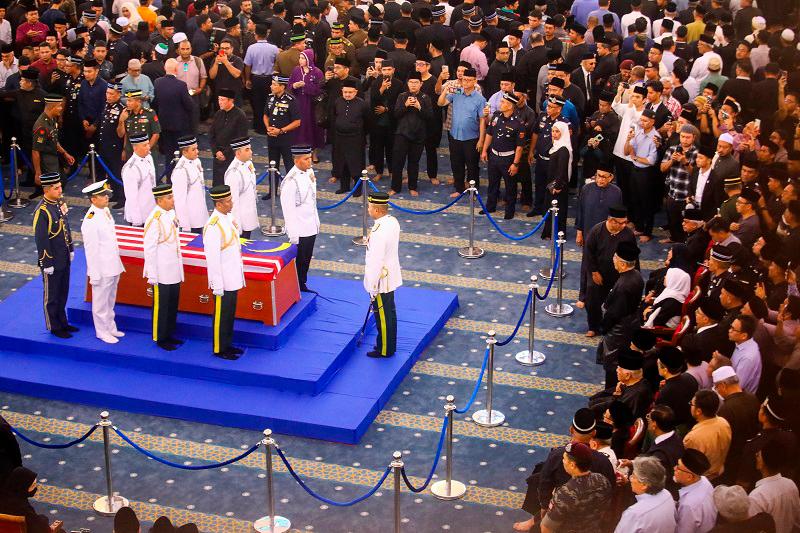 Nation mourns passing of Tun Abdullah Nation mourns passing of Tun Abdullah