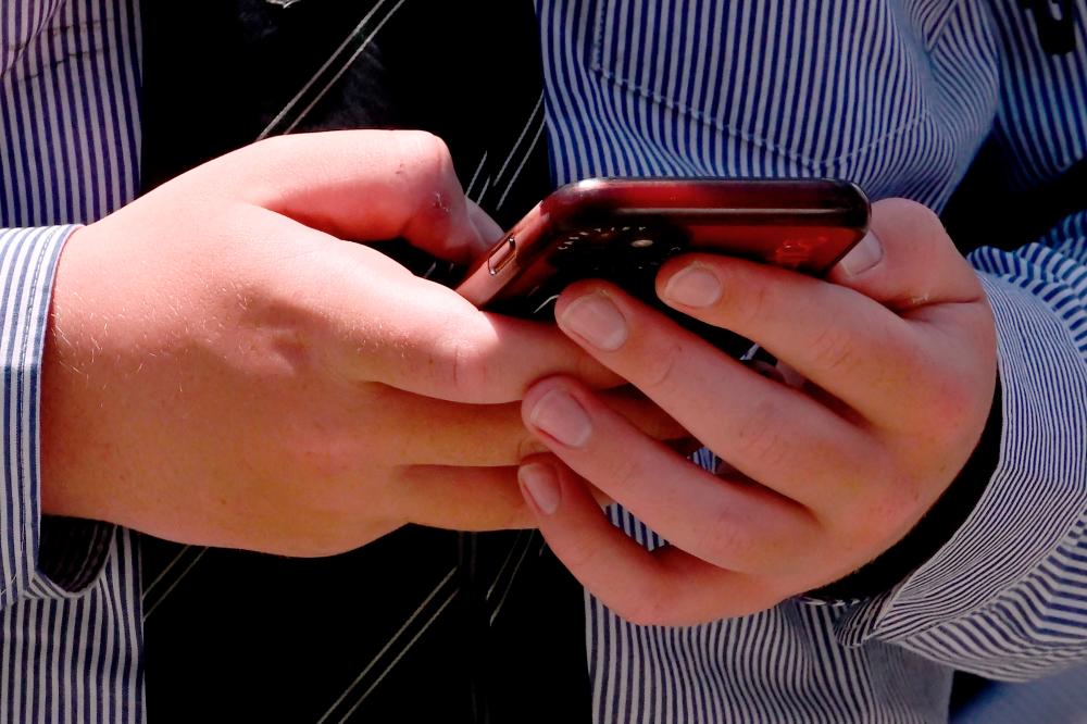 New Zealand PM proposes banning under-16s from social media