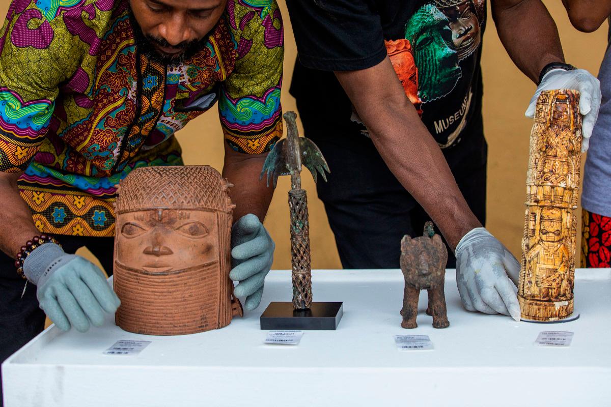 Nigeria receives over 100 looted artifacts from the Netherlands Nigeria receives over 100 looted artifacts from the Netherlands