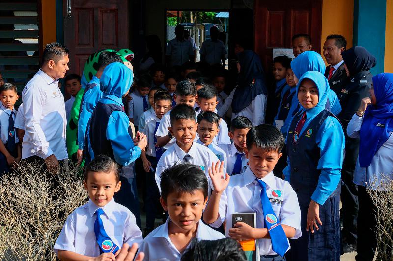 No action against students who do not wear Jalur Gemilang badge - MOE
