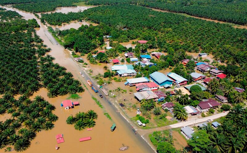 Number of evacuees continues to rise in flood-hit Sabah, Sarawak
