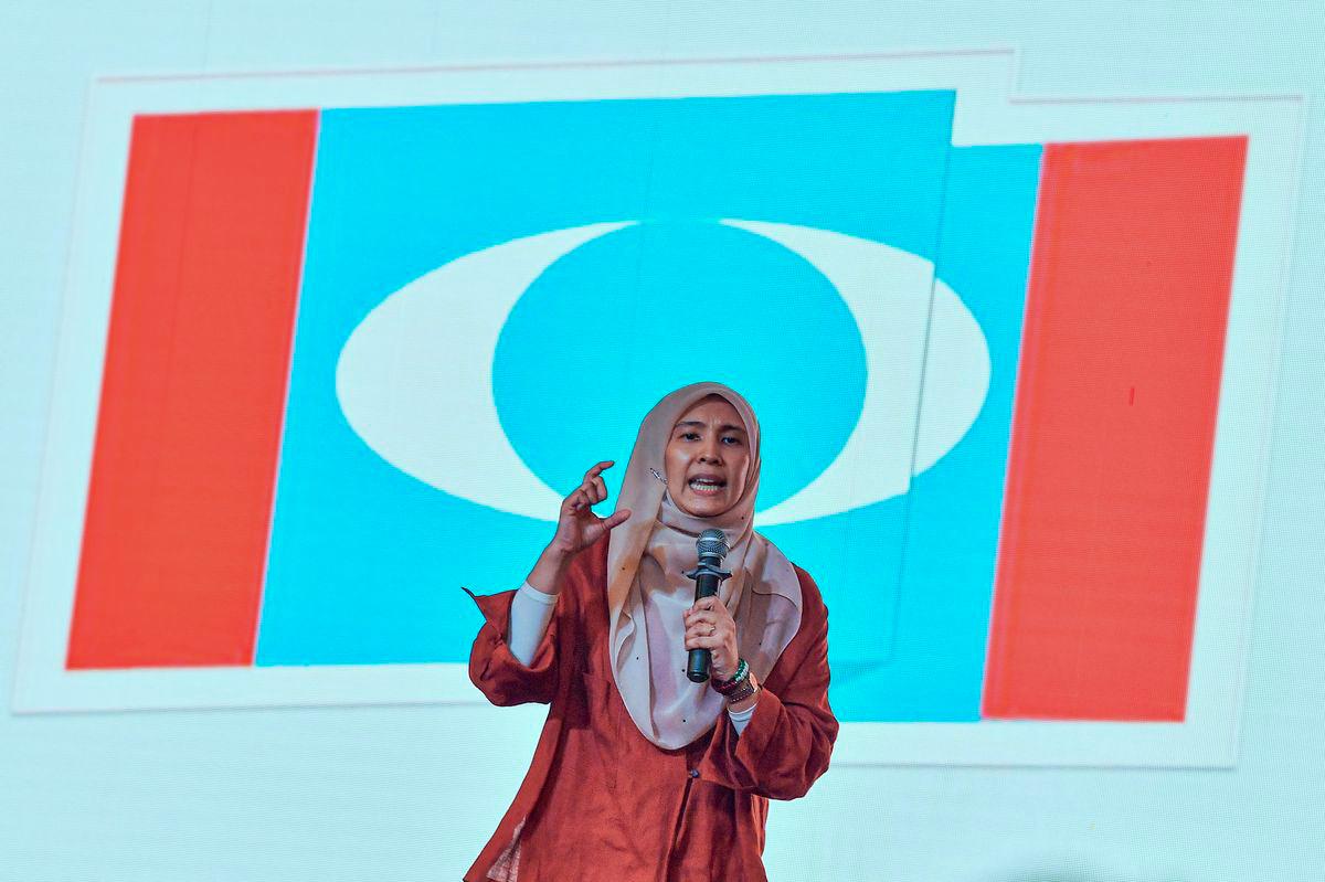 Nurul Izzah playing key role in education, reform for Indians Nurul Izzah playing key role in education, reform for Indians