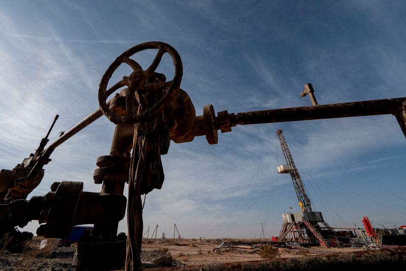 Oil prices head for lowest close since depths of pandemic on trade war