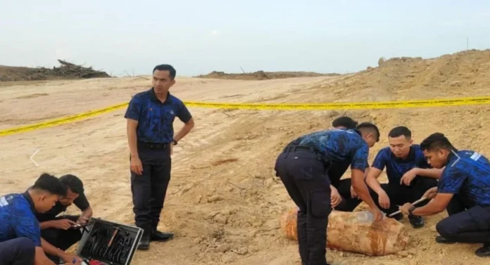Old aerial bomb found at Jasin construction site