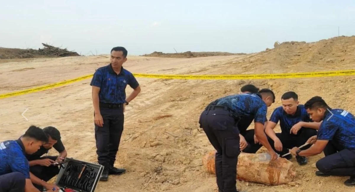 Old_aerial_bomb_found_at_Jasin_construction_site Old aerial bomb found at Jasin construction site