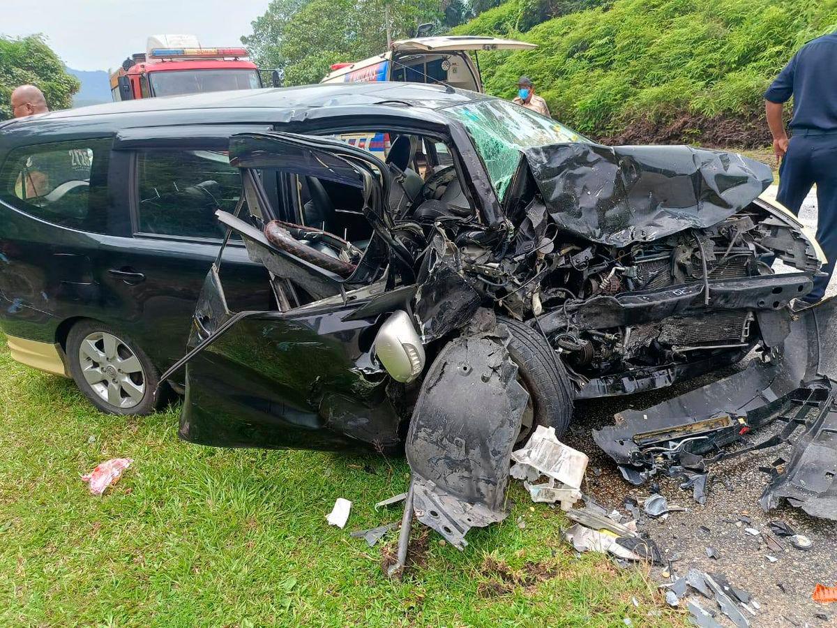 One killed, four others injured as two MPVs collide head on