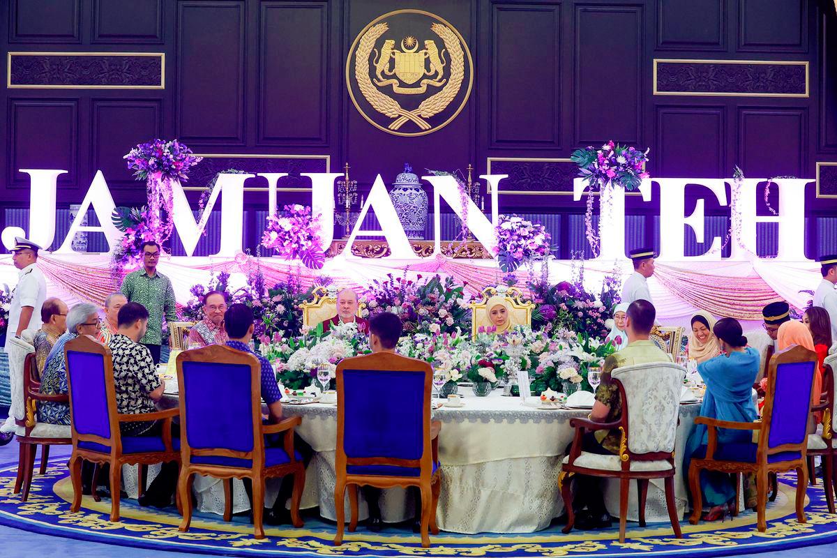 Orang Asli leaders honoured to attend Royal Tea at Istana Negara Orang Asli leaders honoured to attend Royal Tea at Istana Negara