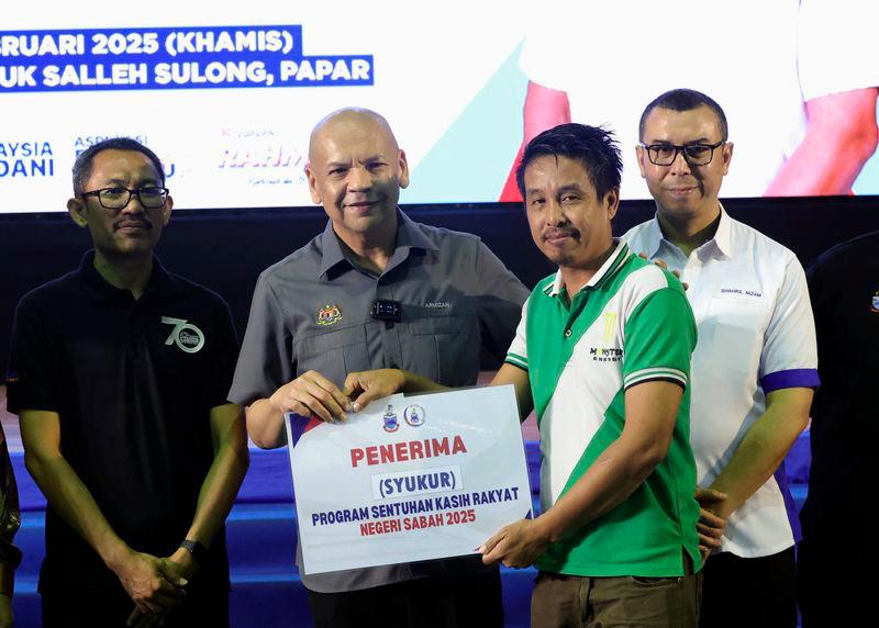 Over 72,000 household heads in Sabah receive SYUKUR cash aid Over 72,000 household heads in Sabah receive SYUKUR cash aid