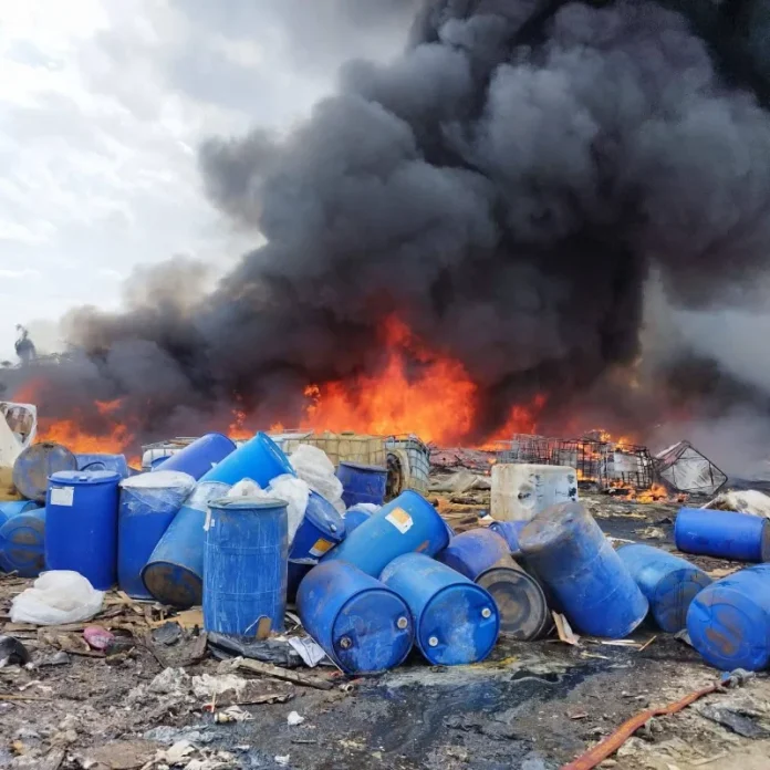 Over_50_drums_of_hydrochloric_acid_burn_at_illegal_dumpsite_in_Kuala_Selangor Over 50 drums of hydrochloric acid burn at illegal dumpsite in Kuala Selangor