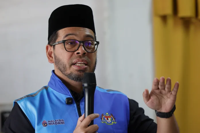 Kerajaan serius lirik lagu lucah, tegur penggiat seni patuhi garis panduan Kerajaan serius lirik lagu lucah, tegur penggiat seni patuhi garis panduan