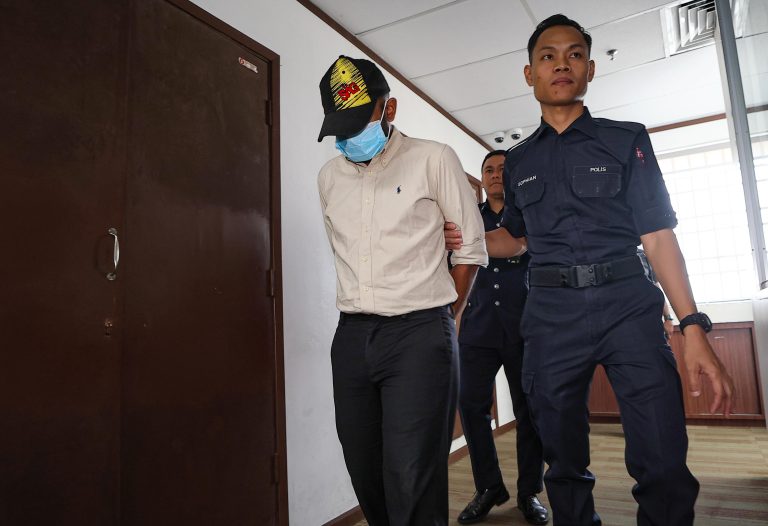 Bekas pengurus kanan syarikat didakwa terima, lupus wang RM1.4 juta