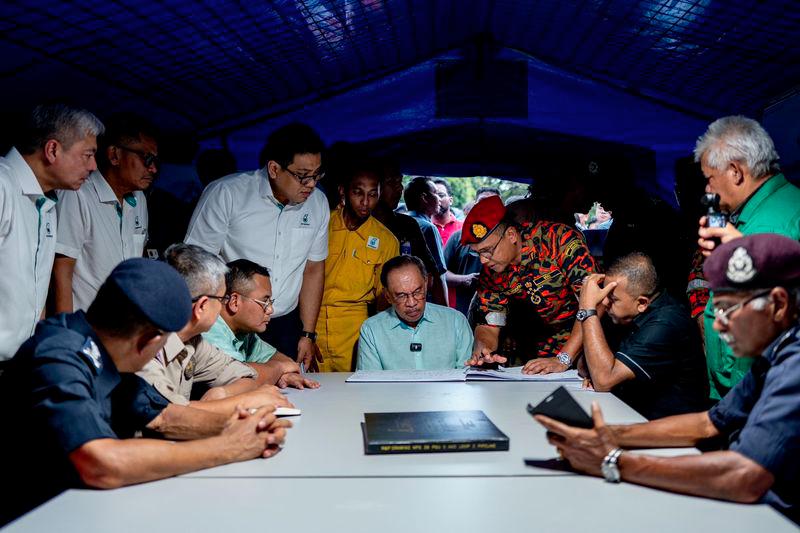 PM Anwar arah penyaluran bantuan insiden Putra Heights diselaras bersama MB Selangor, Petronas PM Anwar arah penyaluran bantuan insiden Putra Heights diselaras bersama MB Selangor, Petronas