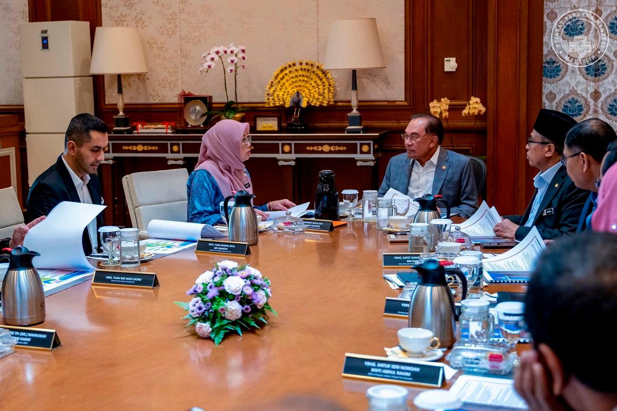 PM Anwar cadang bina sekolah menegak di residensi aman MADANI