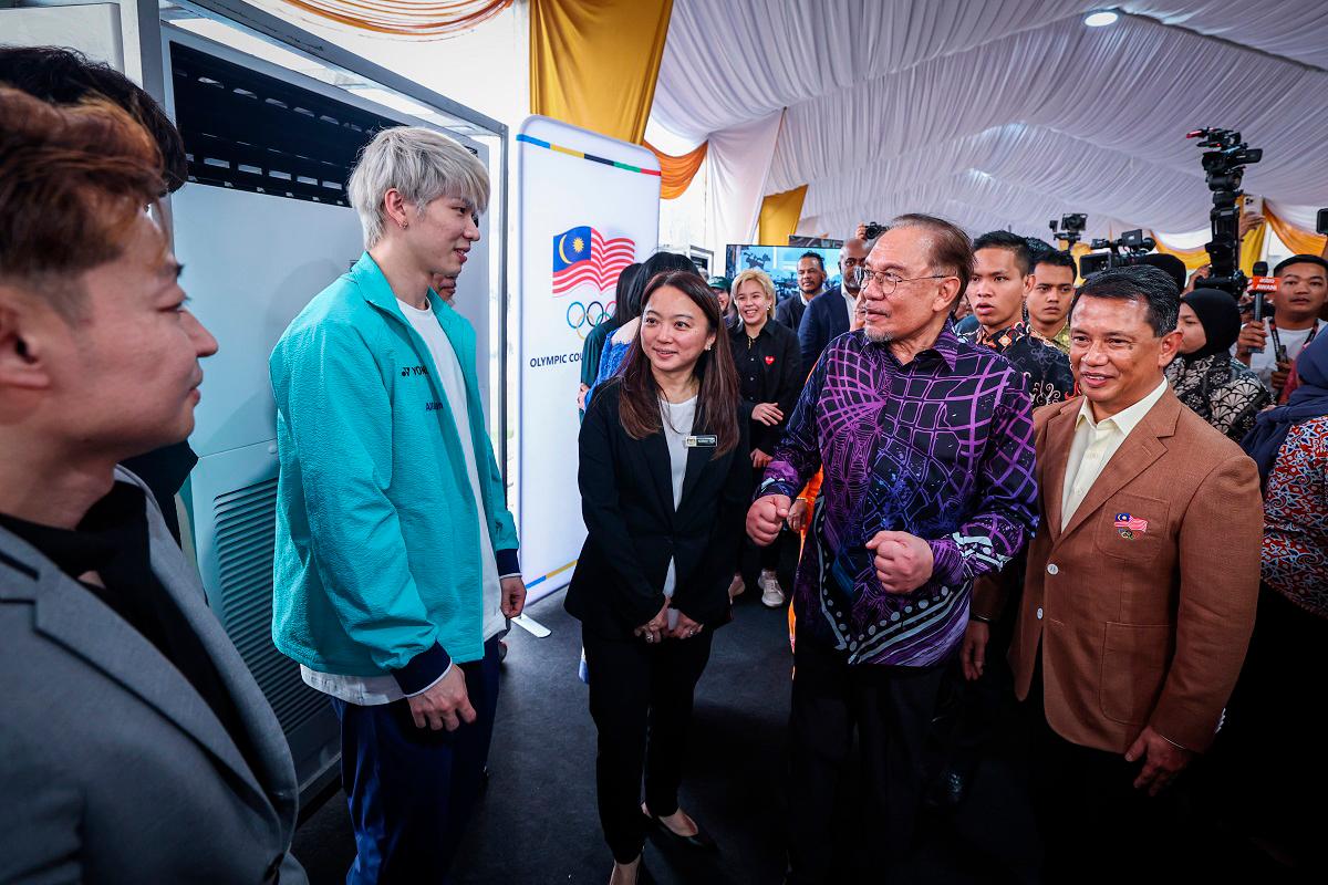 PM Anwar condemns hooliganism in sports, stresses unity PM Anwar condemns hooliganism in sports, stresses unity