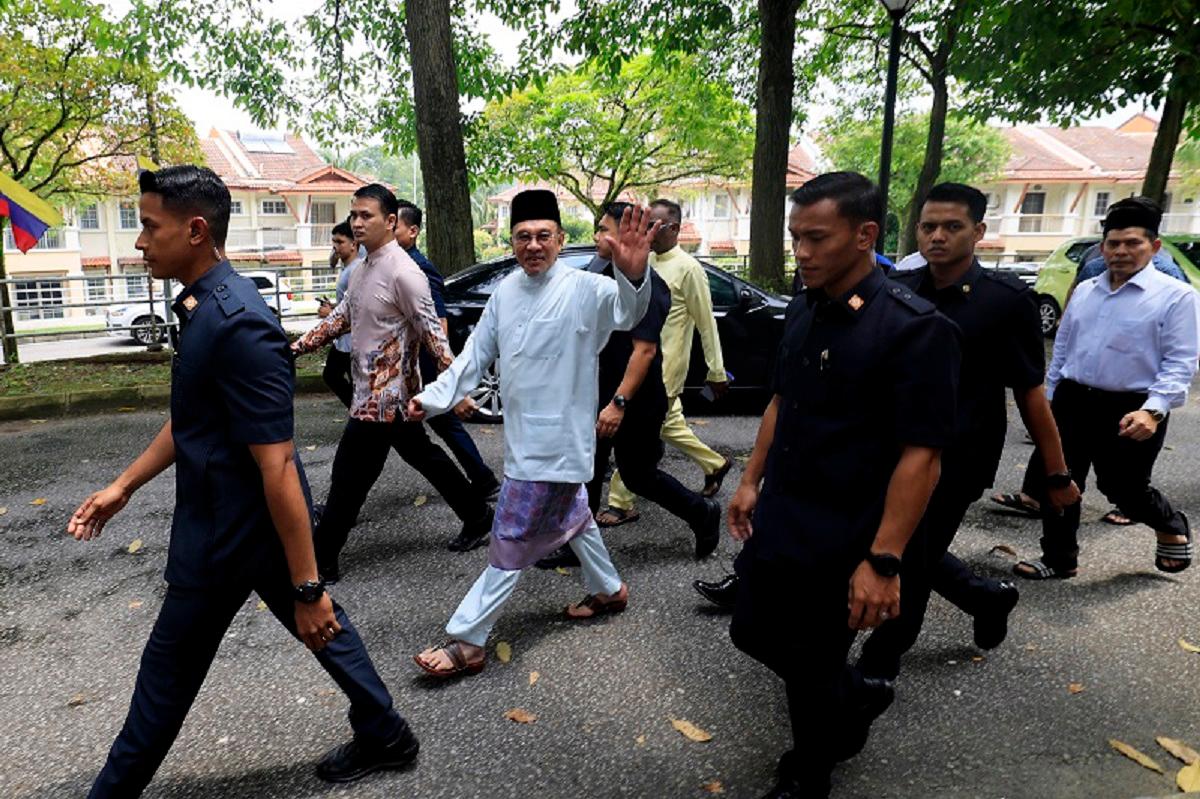 PM Anwar confirms bid to defend PKR president post