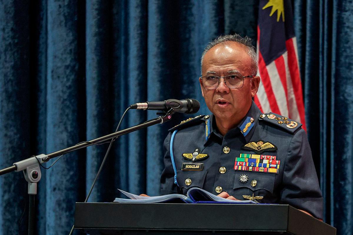 PM Anwar discusses air force modernisation with RMAF chief