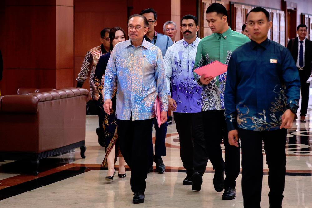 PM Anwar extends Aidilfitri contribution to Putrajaya IPD frontliners