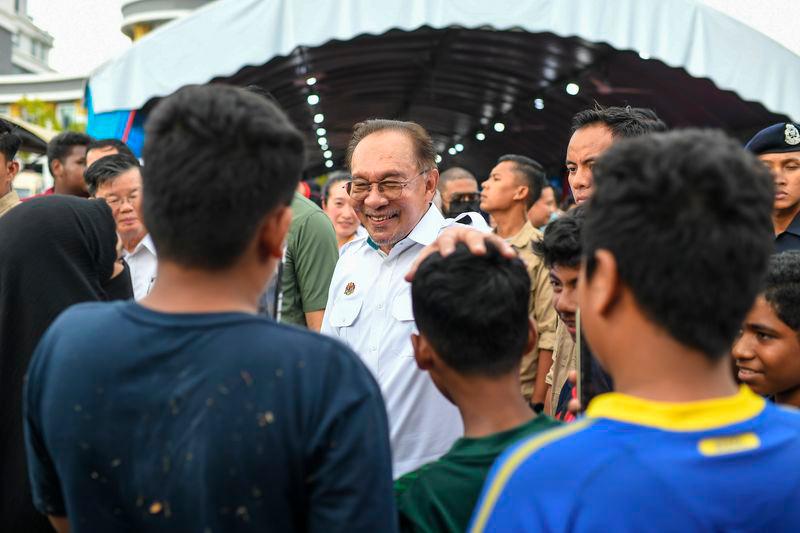 PM Anwar hands over essentials, school supplies under Muhibbah Madani initiative PM Anwar hands over essentials, school supplies under Muhibbah Madani initiative